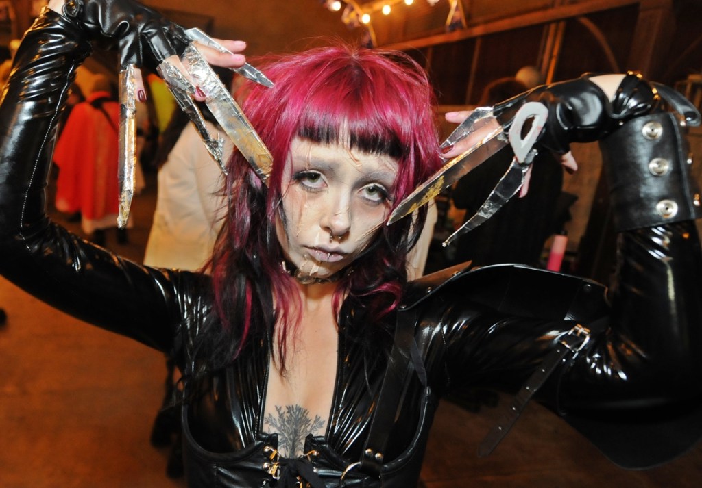 A pink-haired woman dressed as Edward Scissorhands.
