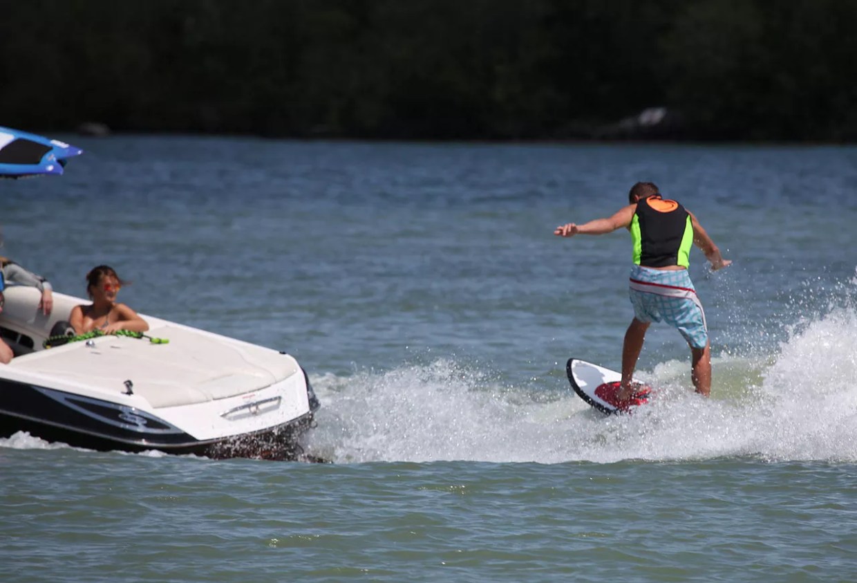 Proposed Arizona Boating Rules Would Put Life Vests on Wake Surfers, Ban Swim-Platform Towing