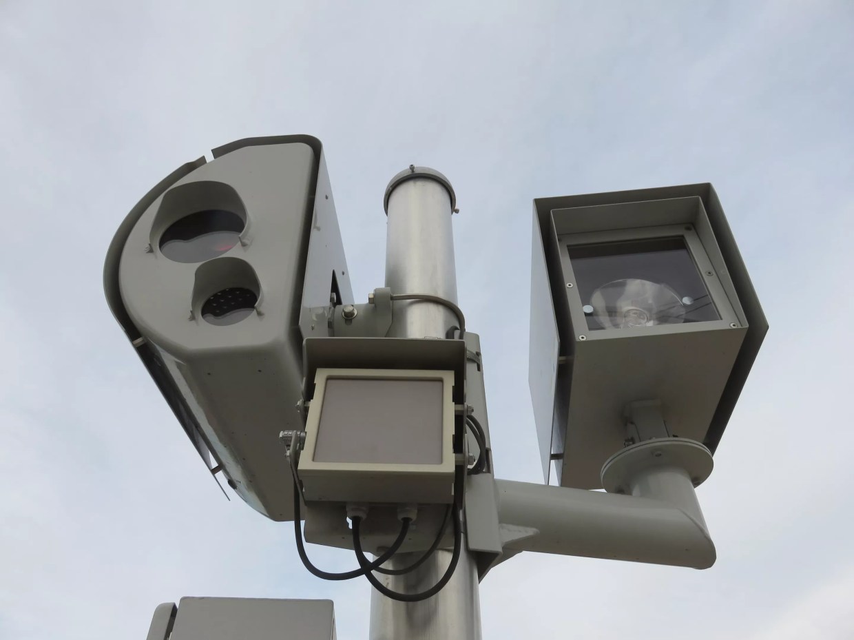 Arizona Debates Red-Light Cameras: Tools That Save Lives or ‘Police-State Tactics’?