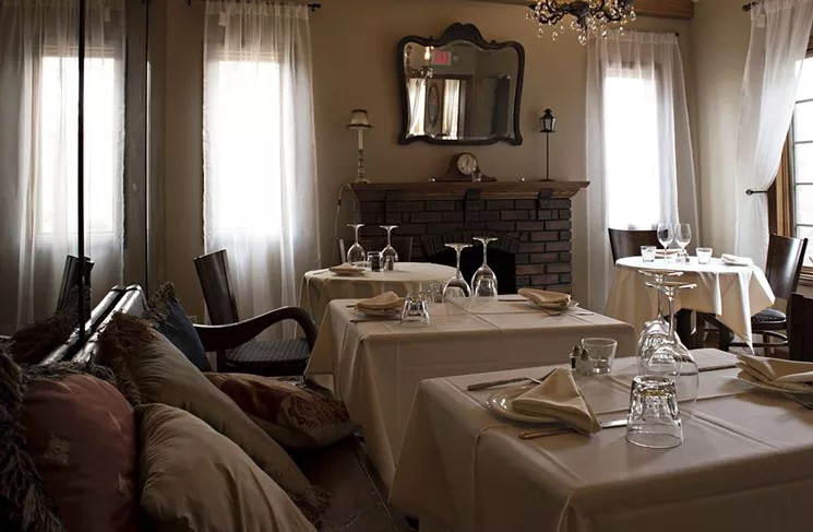 5 Romantic Drinking and Dining Options in Metro Phoenix