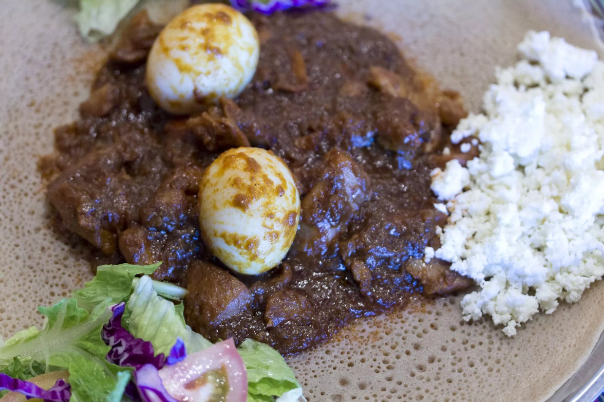 The Spicy Chicken Stew in Tempe That You Can Eat With Your Hands