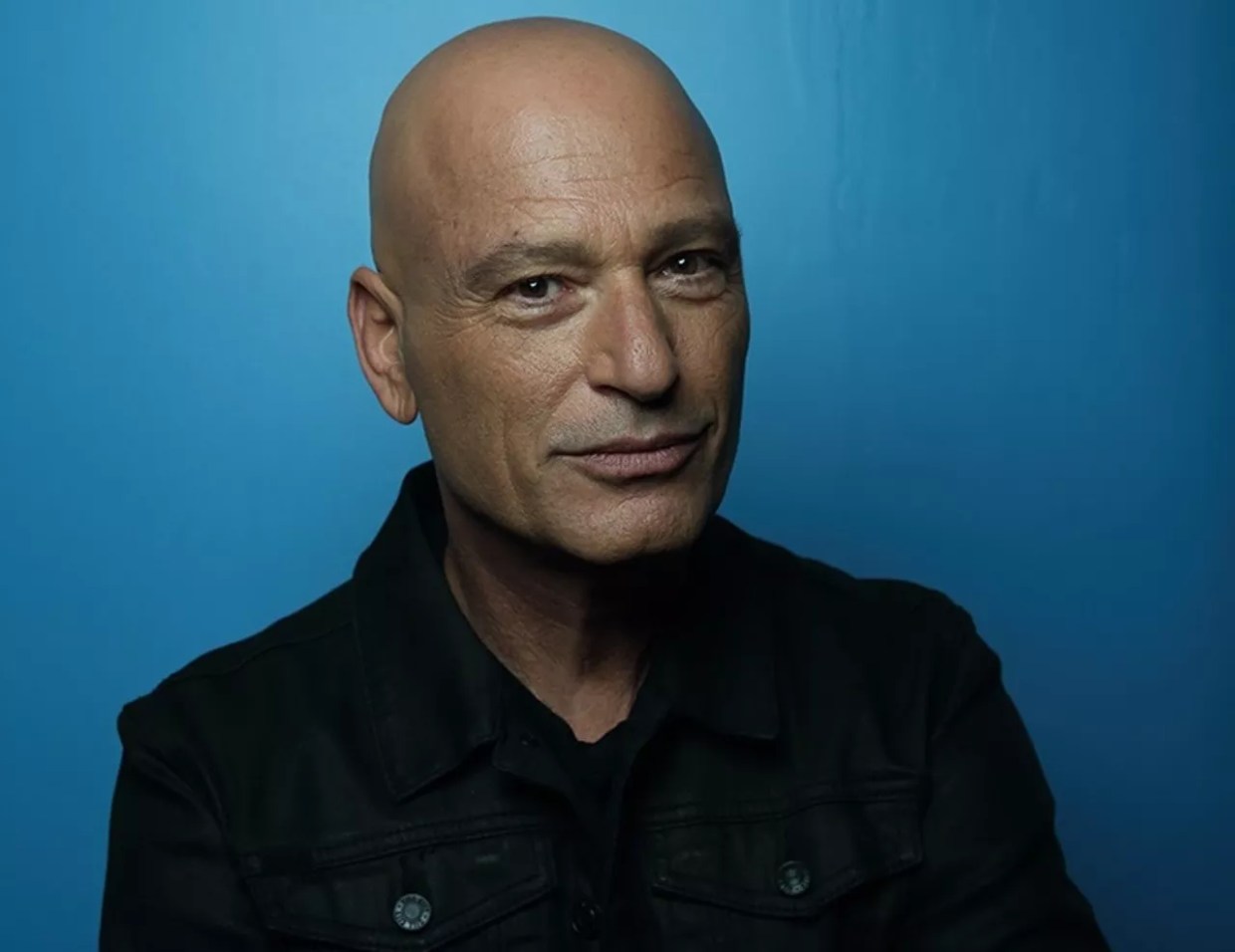 Howie Mandel on the Freedom of Stand-Up Comedy and Owning Awkward Silences