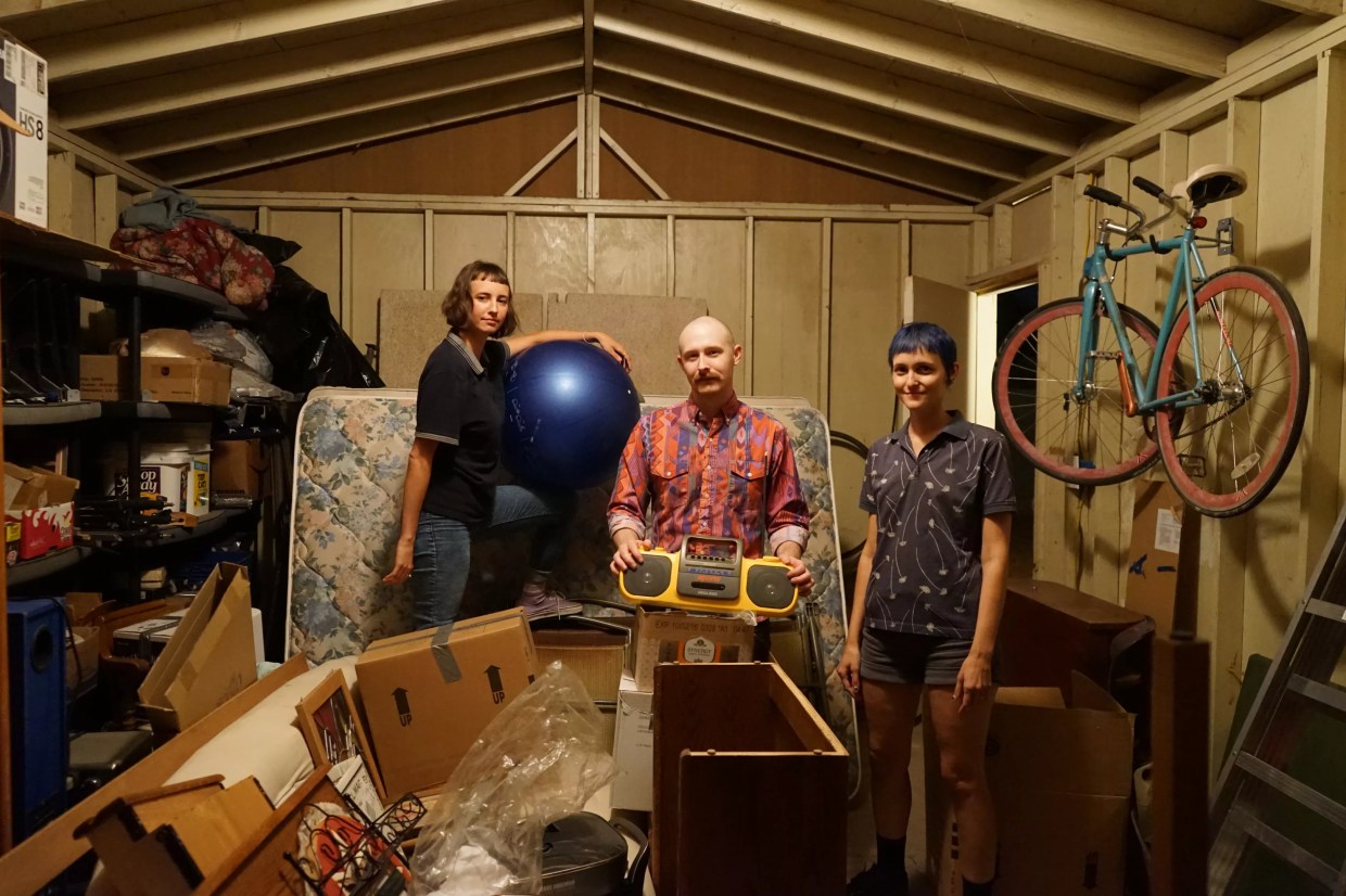 Immerse Yourself in the Music of Kolezanka