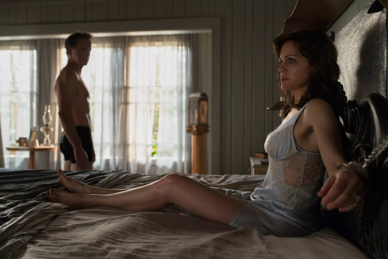 The Great Carla Gugino Grits Her Way Through the Oddly Chatty <i>Gerald’s Game</i>