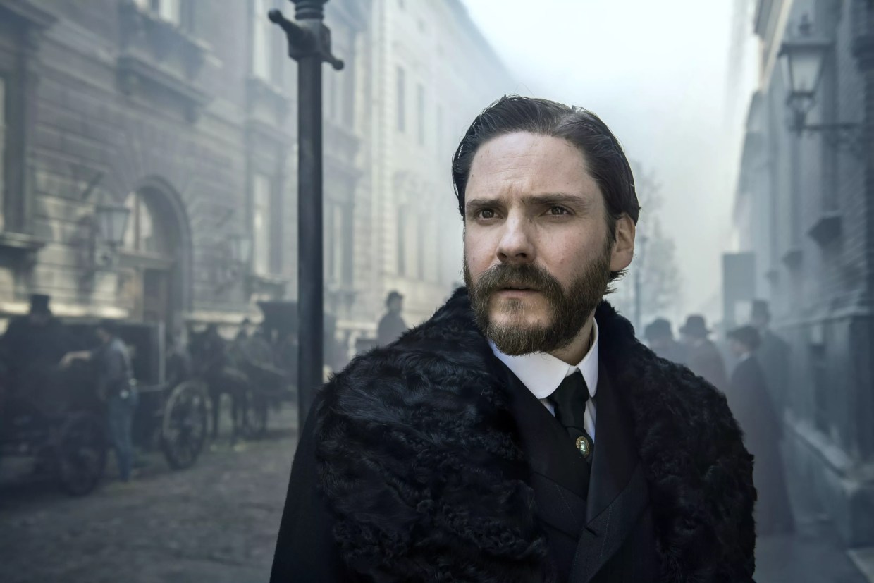 <i>The Alienist</i>’s Old New York Is Thrillingly Alive — but Its Serial Killer Plotting Is Too Last-Century