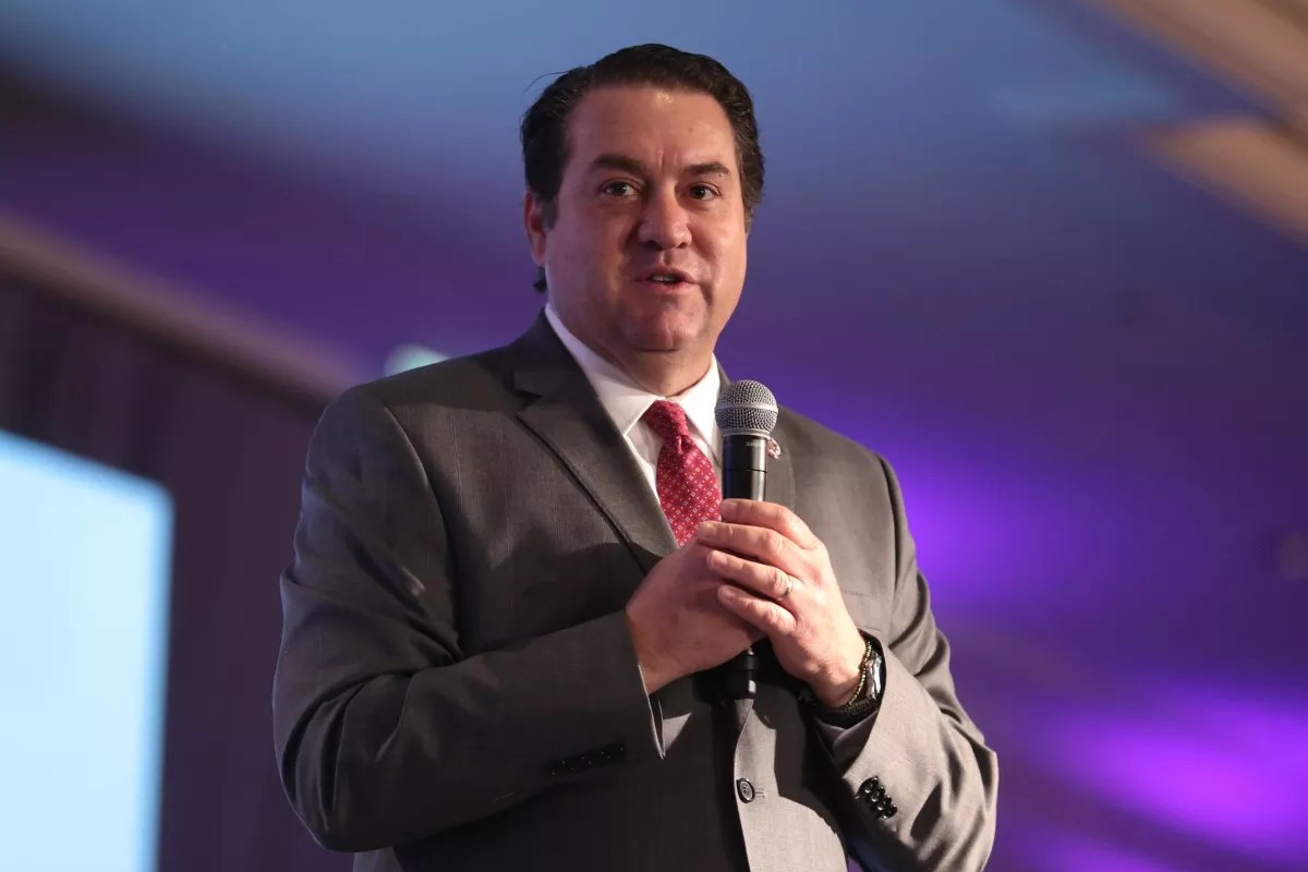 Arizona AG Calls Phoenix Airport Ride-Share Fees ‘Likely Unconstitutional’