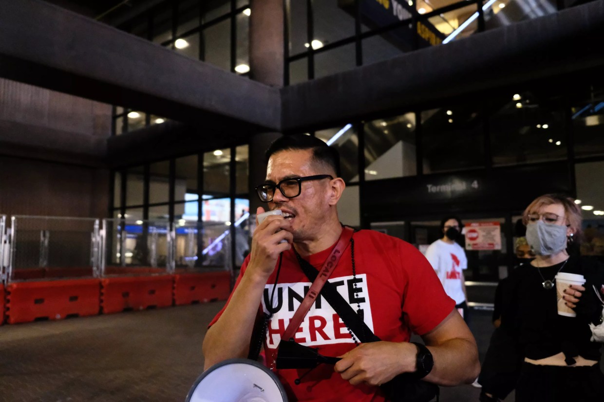 Phoenix Sky Harbor Workers Step Back from the Picket Line