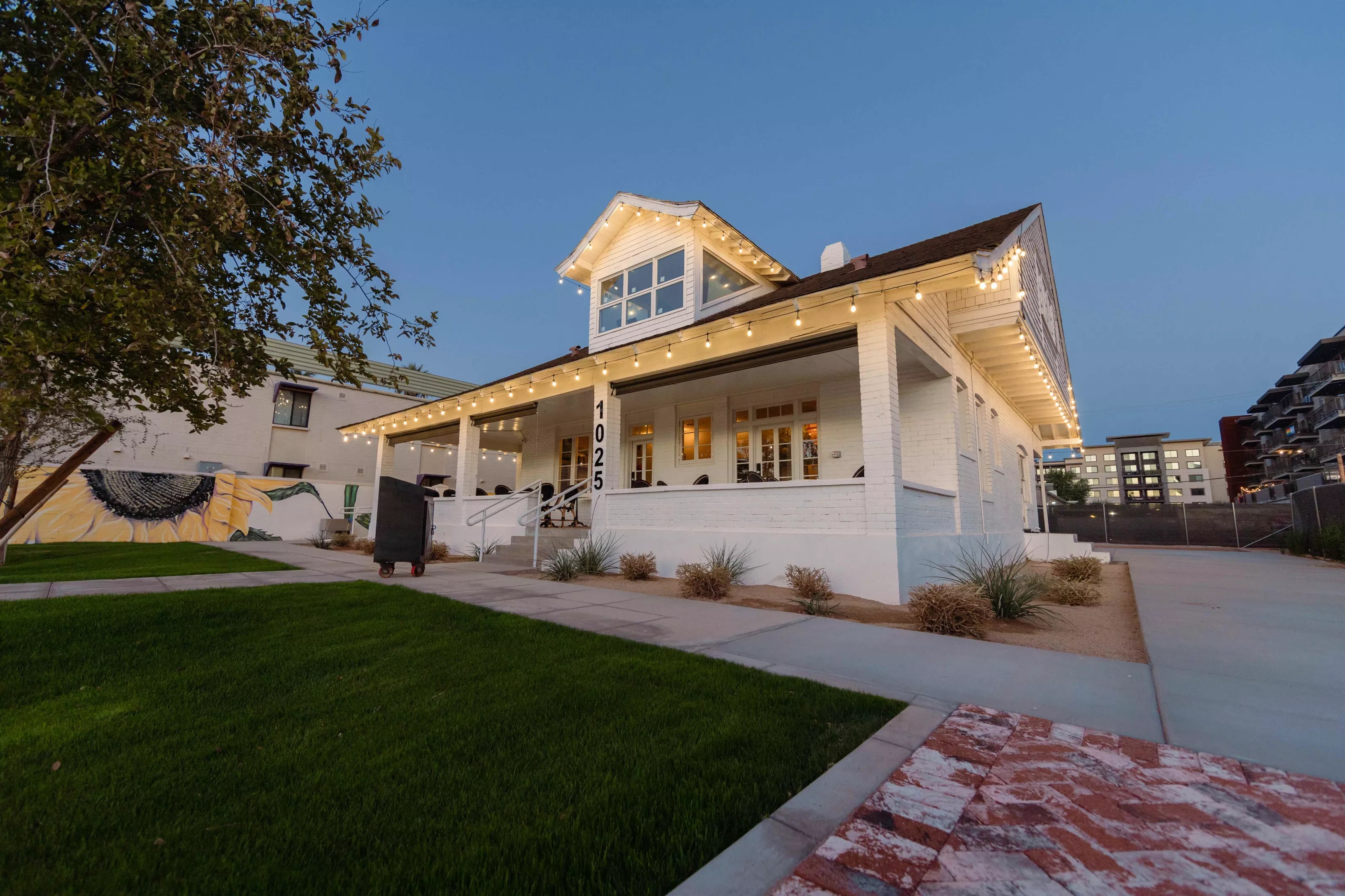 Exterior of Sottise.