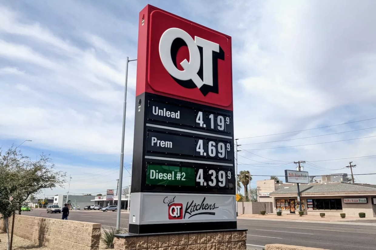 Changing gas blend in Phoenix won’t drop prices, expert says