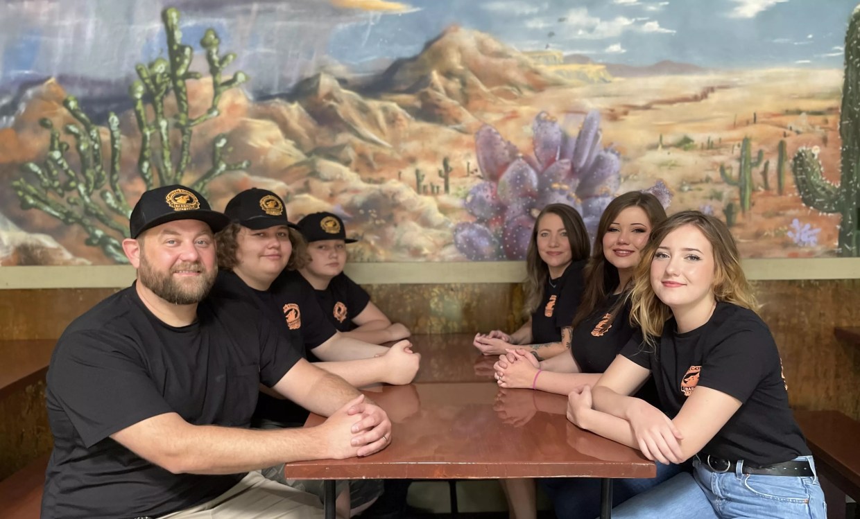Meet the barbecue “Brady Bunch” taking over a beloved Cave Creek smokehouse