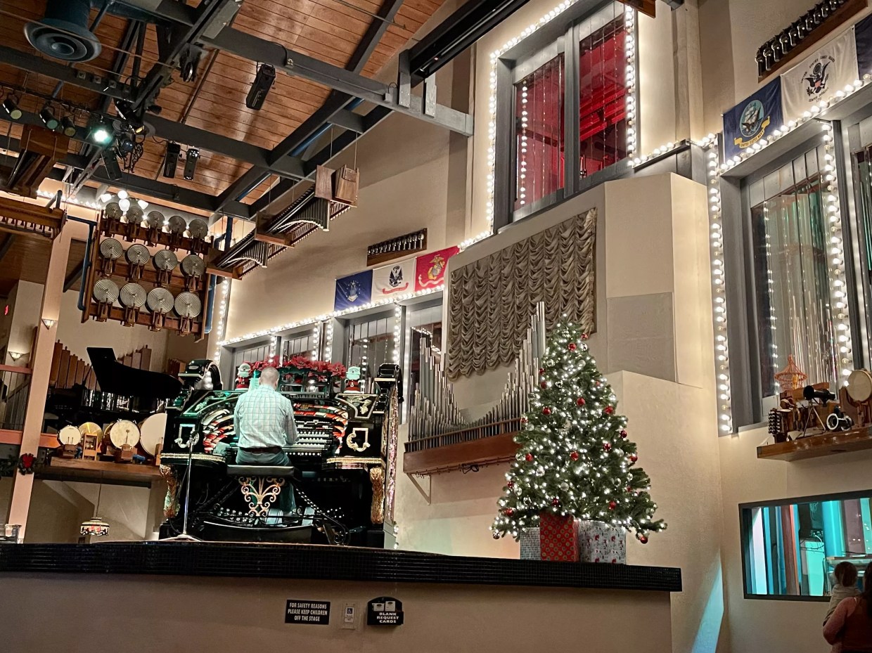 Organ Stop Pizza celebrates a holly jolly Christmas in July