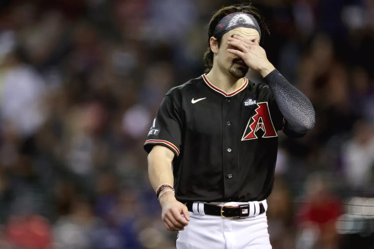 Chase Field turns into Halloween house of horrors for D-backs in Game 4