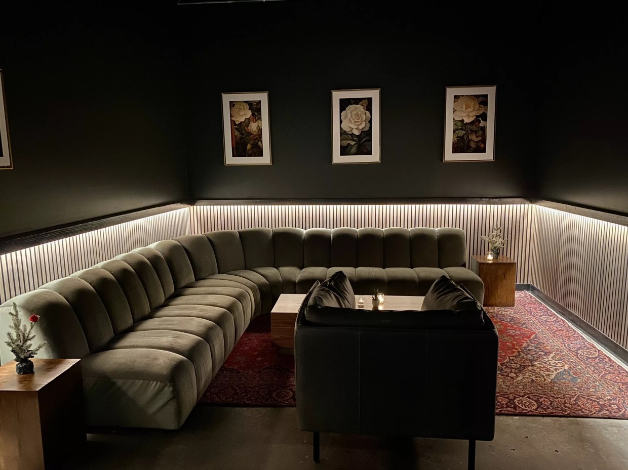 Booth seating at Bar Cena.