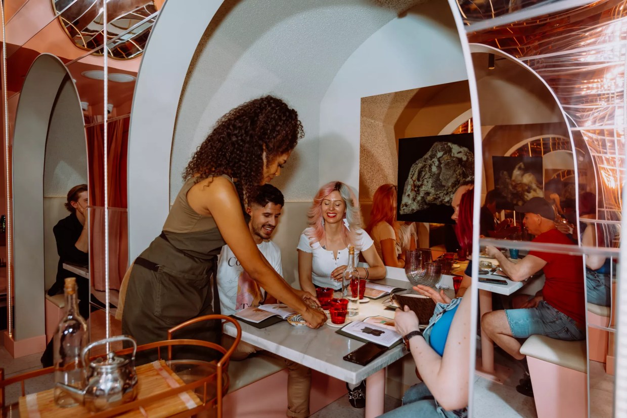 This downtown Phoenix ‘gem of a bar’ is closing. How to make one last visit