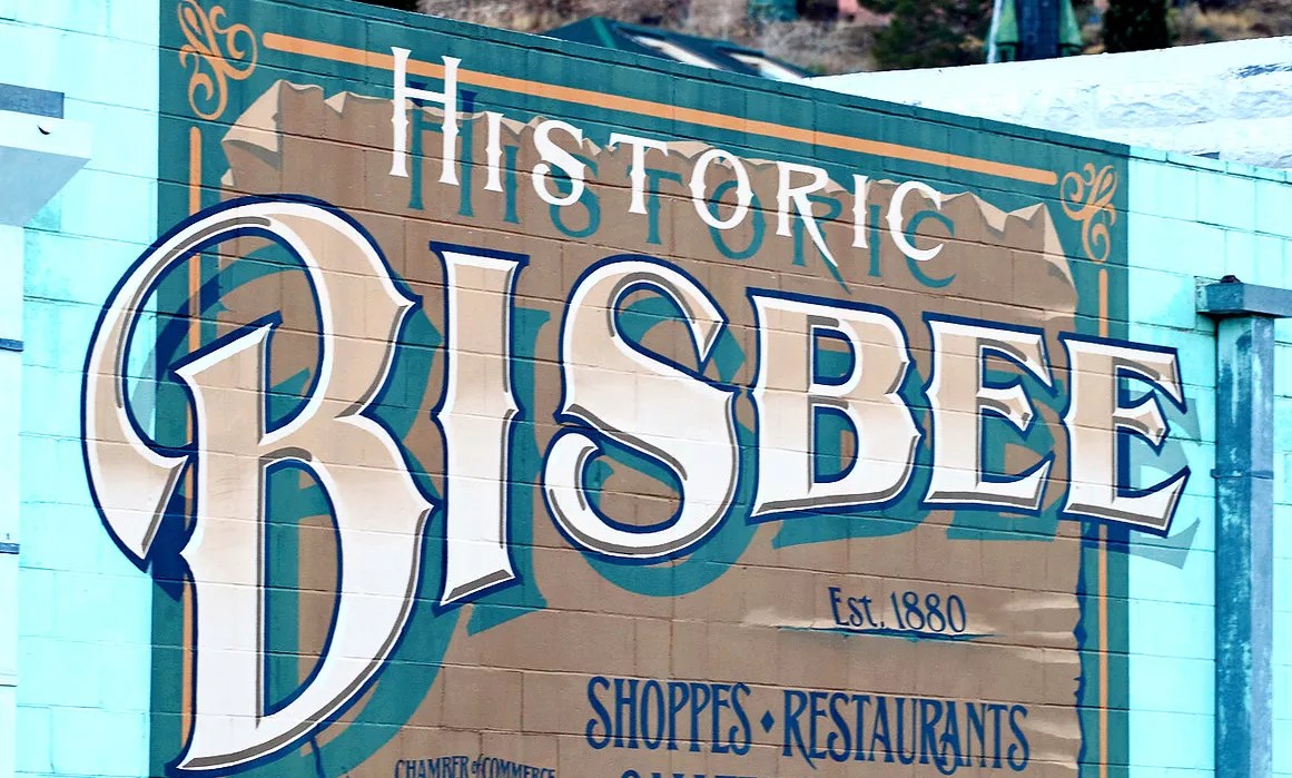 A sign that says "Historic Bisbee"