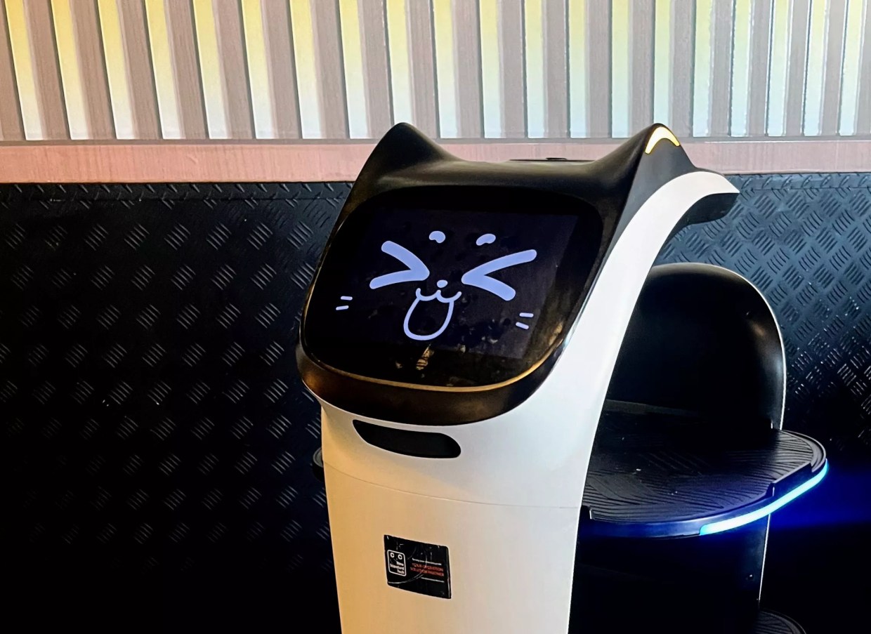 Tech meets tradition: At Mesa’s Sizzling House, a robot serves ramen