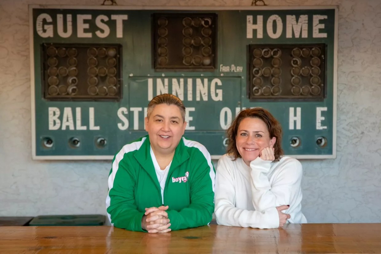 A Phoenix women’s sports bar opens Saturday. Meet Title 9 Sports Grill