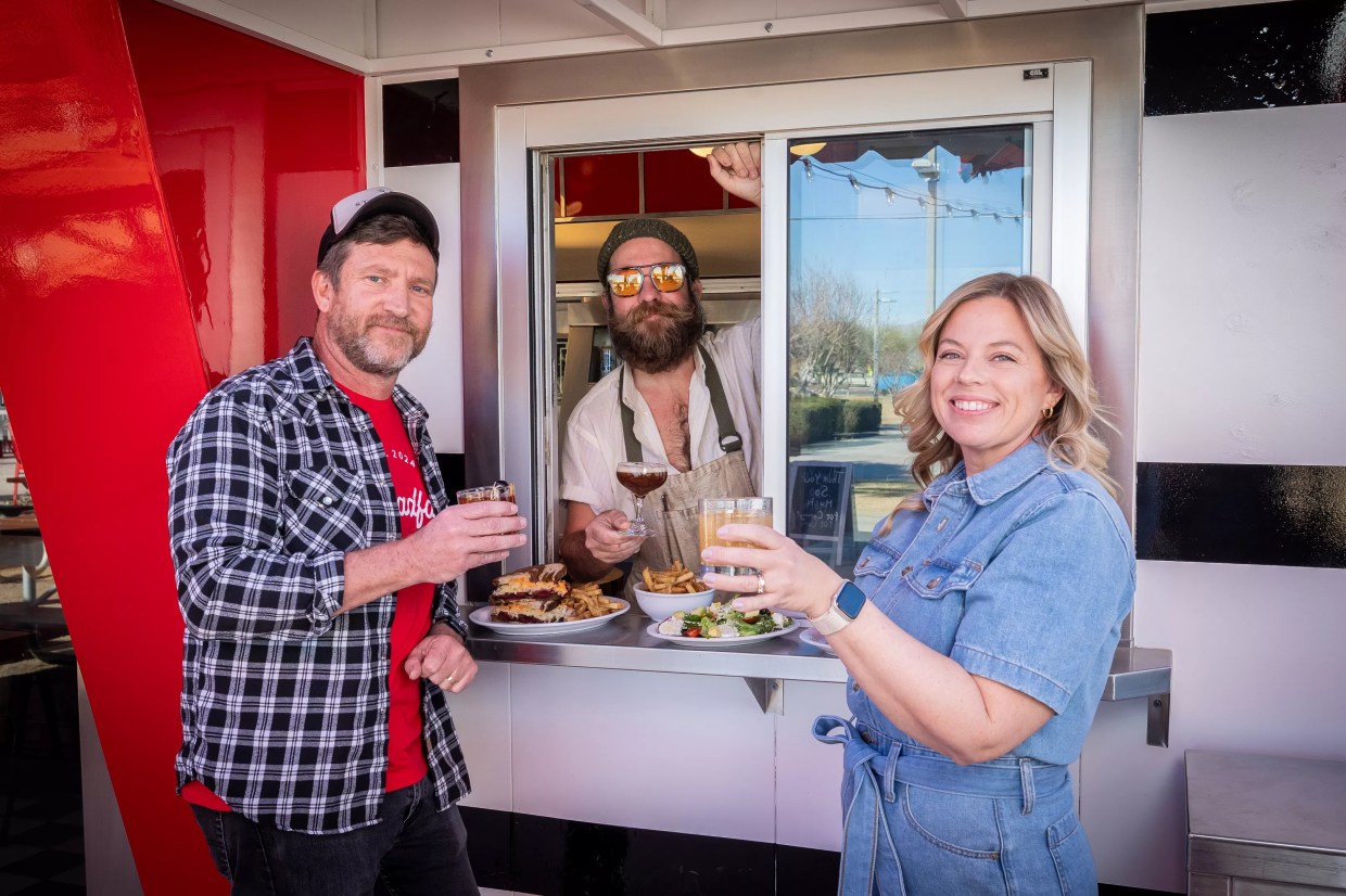 This Mesa farm feeds a tiny diner. Here’s a look behind the scenes