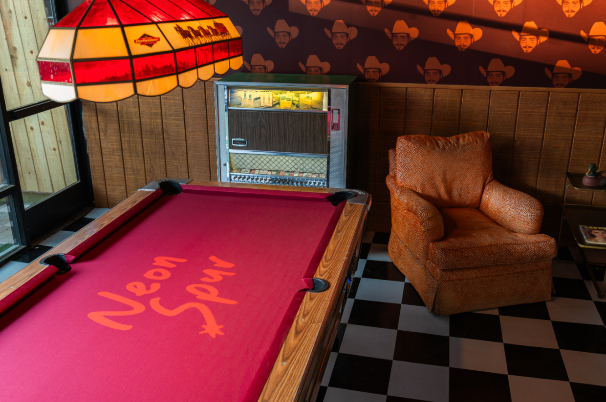 Celebrity chef cooks up ‘new dive bar’ in Tempe