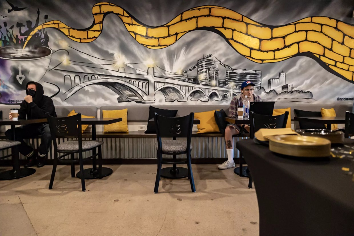 East Valley LGBTQ+ coffee shops rally to defend teacher in court