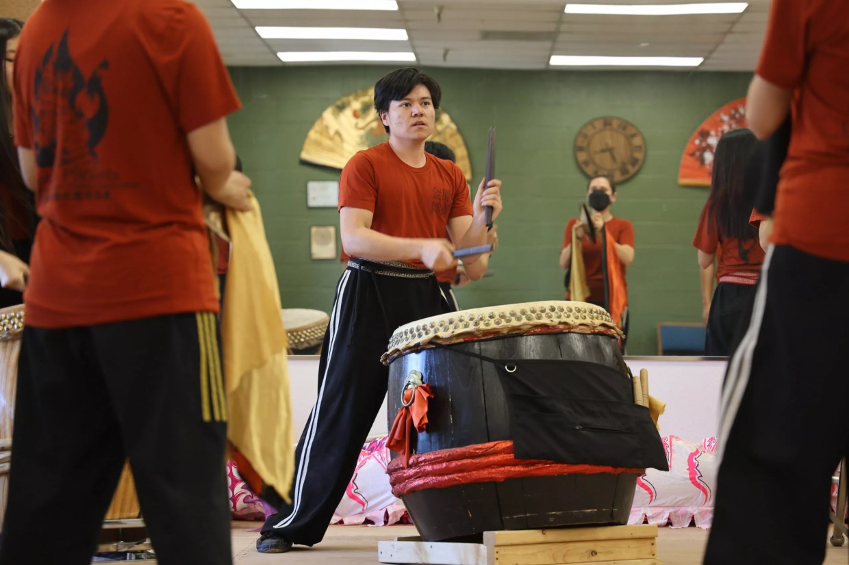Phoenix troupe performs ancient lion dance to honor Chinese tradition