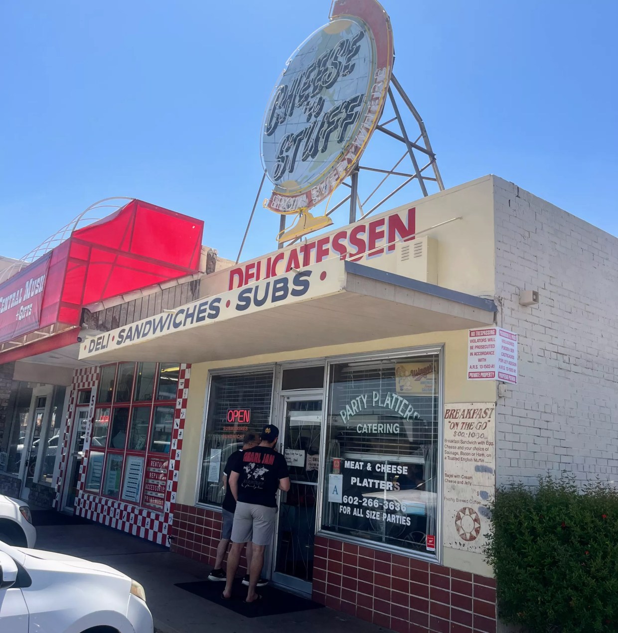 Iconic Phoenix deli Cheese ‘n Stuff to reopen this summer with new owners