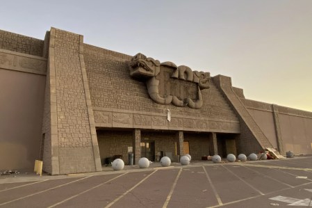 Phoenix readers mourn the impending demolition of Fry's Electronics